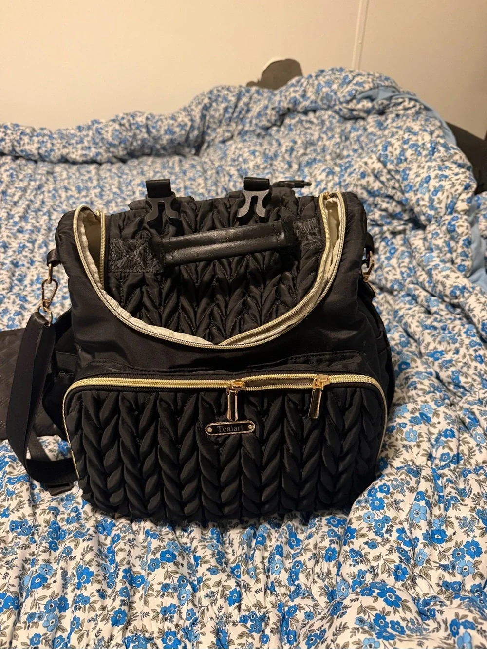 Tealari sleek black